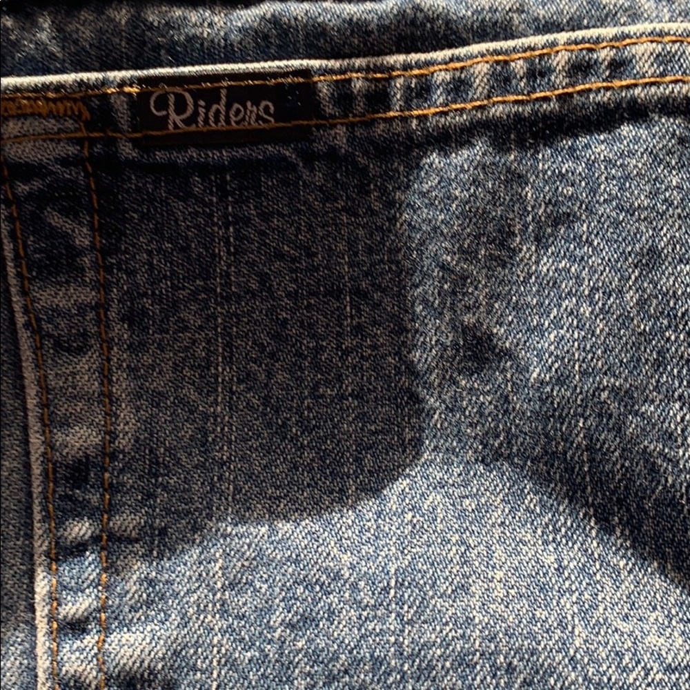 Capri’s - Picture 2 of 3